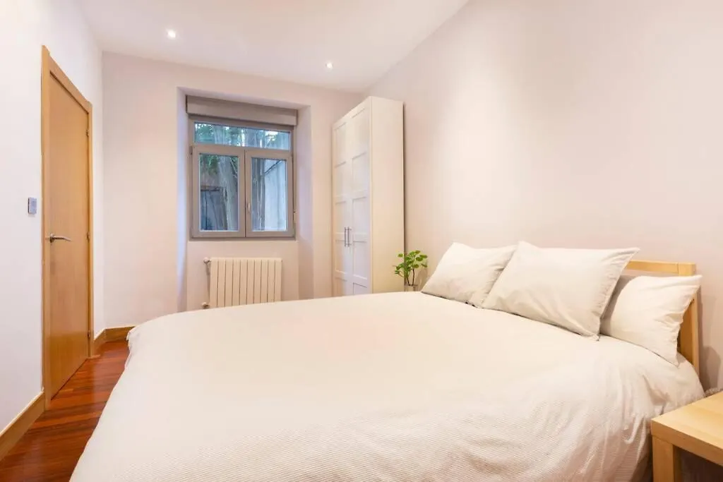 Apartment Isozaki. 5 Dormitorios Y Jardin Privado Al Lado Del Guggenheim Bilbao