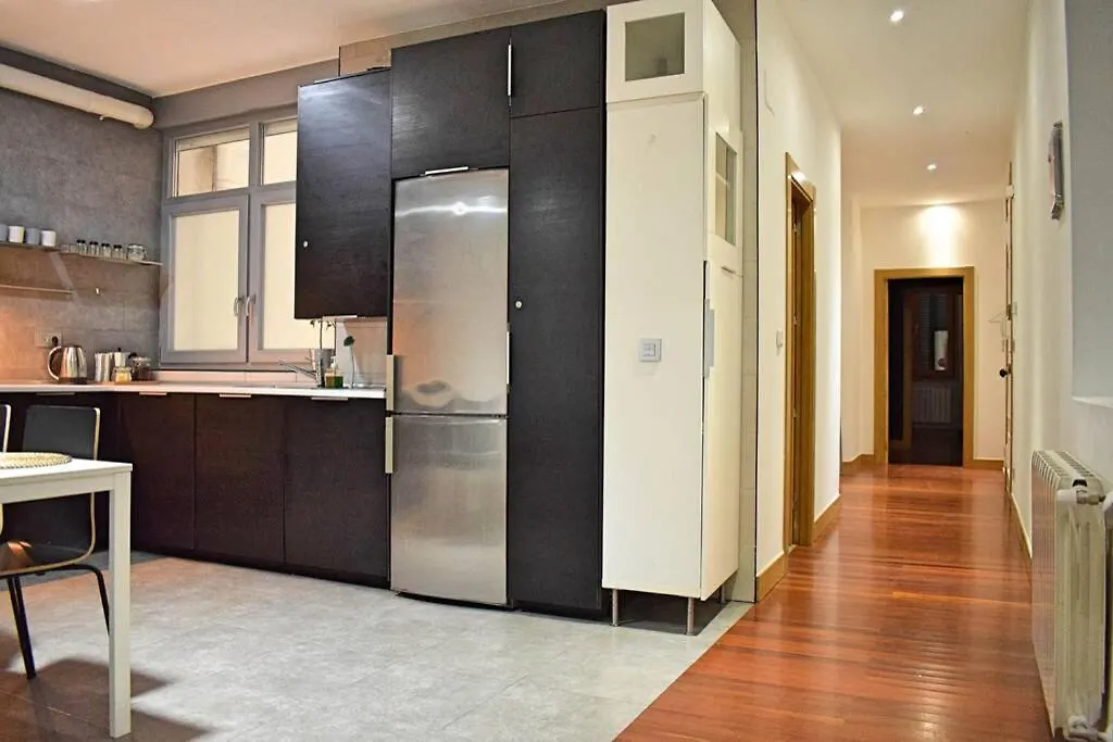 Apartment Isozaki. 5 Dormitorios Y Jardin Privado Al Lado Del Guggenheim Bilbao