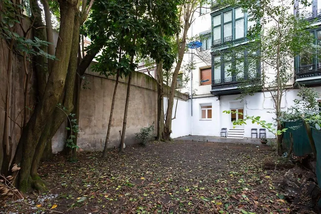 Apartment Isozaki. 5 Dormitorios Y Jardin Privado Al Lado Del Guggenheim Bilbao