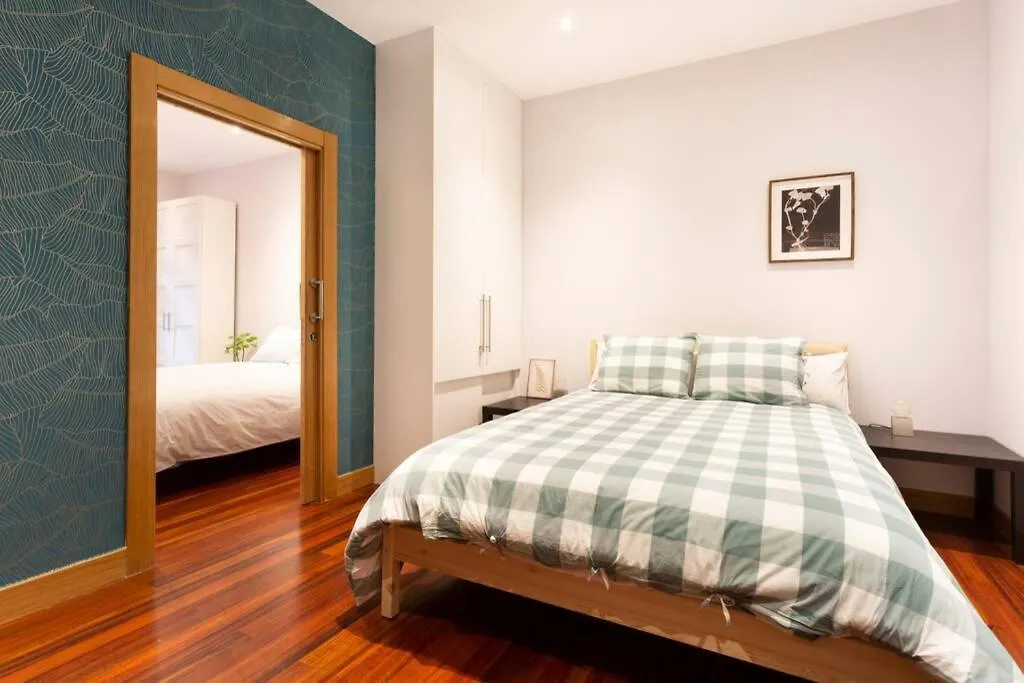 Isozaki. 5 Dormitorios Y Jardin Privado Al Lado Del Guggenheim Bilbao Apartment